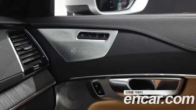 Volvo XC90 — Фото автомобиля 29