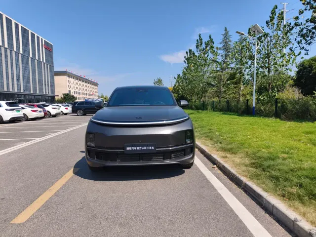 Li Auto L9 — Фото автомобиля 2