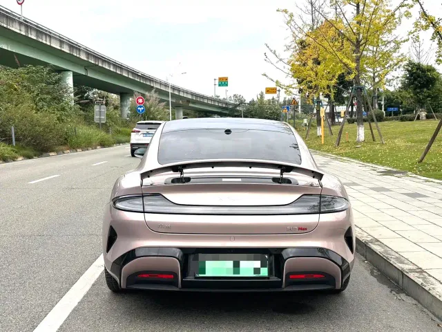 Xiaomi SU7 — Фото автомобиля 9