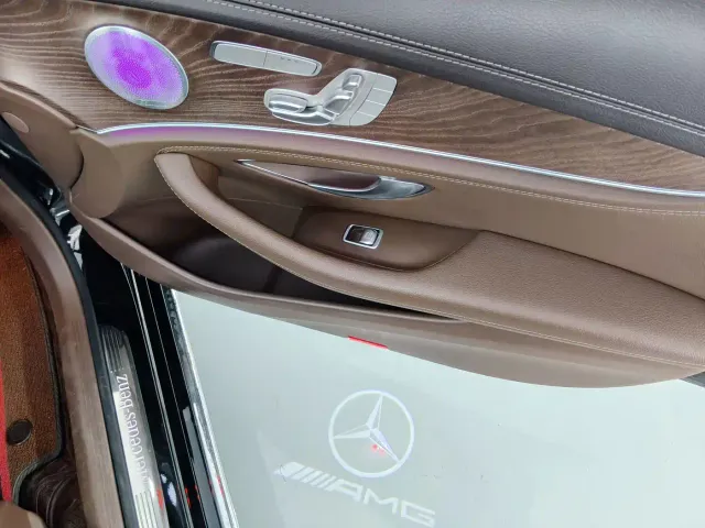 Mercedes-Benz E-Class — Фото автомобиля 14