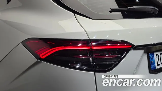 Maserati Levante — Фото автомобиля 8