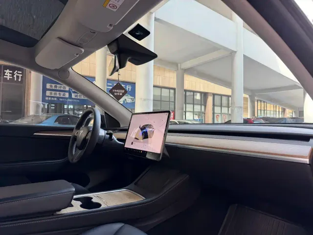 Tesla Model Y — Фото автомобиля 15