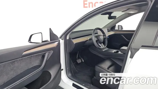 Tesla Model Y — Фото автомобиля 10