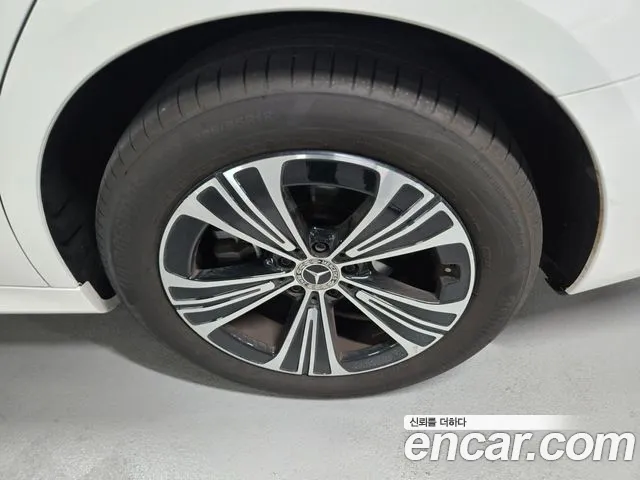 Mercedes-Benz E-Class — Фото автомобиля 19