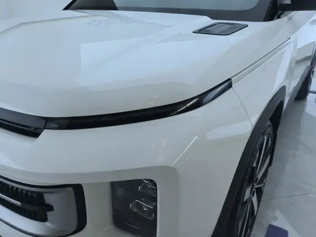 Geely ICON — Фото автомобиля 5