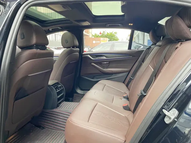 BMW 5 Series — Фото автомобиля 6