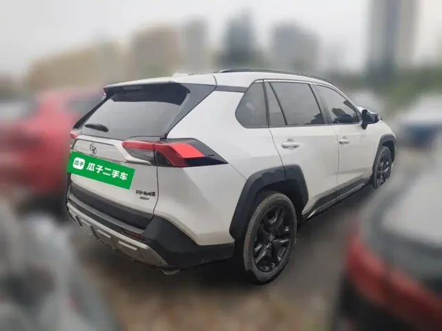 Toyota RAV4 — Фото автомобиля 4