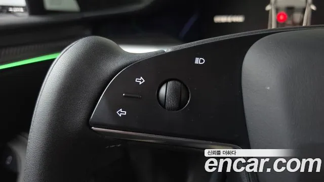 Tesla Model S — Фото автомобиля 17