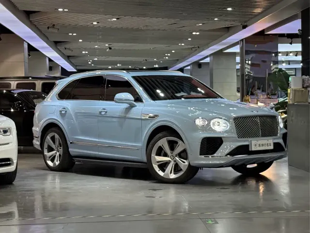 Bentley Bentayga — Фото автомобиля 3