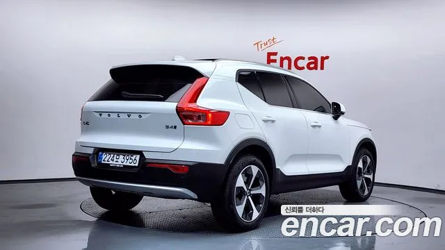 Вольво XC40 B4 Ultra Bright — Фото автомобиля 2