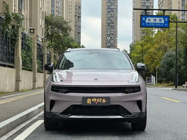Lynk & Co 06 — Фото автомобиля 2