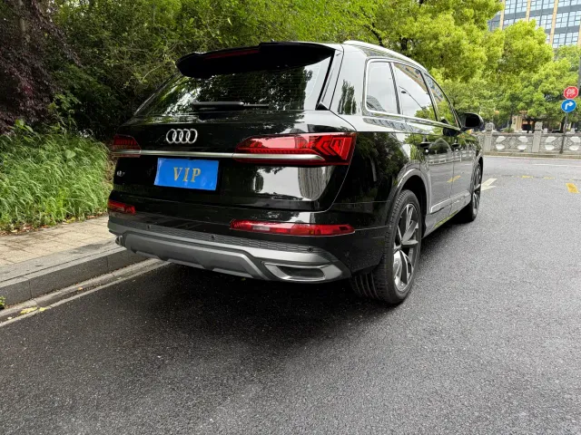 Audi Q7 — Фото автомобиля 11