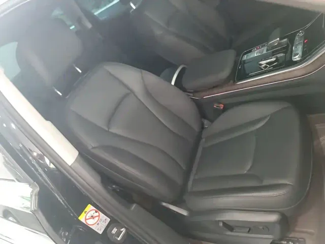 Audi Q7 — Фото автомобиля 24