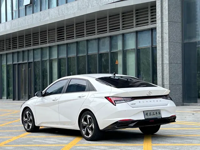 Hyundai Elantra — Фото автомобиля 4