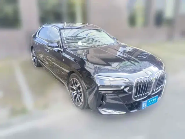 BMW 7 Series — Фото автомобиля 3