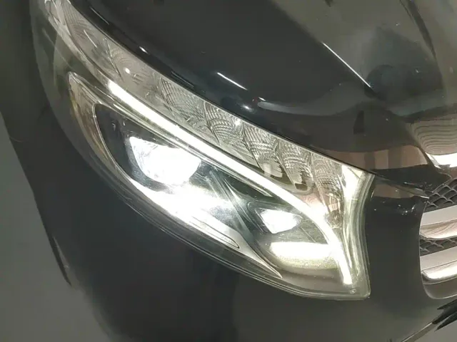 Mercedes-Benz V-Class — Фото автомобиля 12