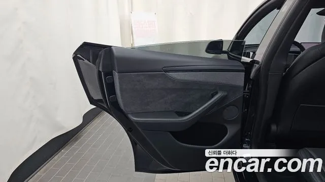 Tesla Model Y — Фото автомобиля 14