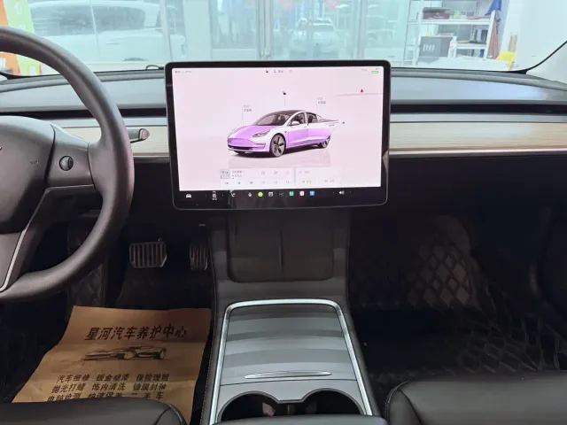 Tesla Model 3 — Фото автомобиля 13