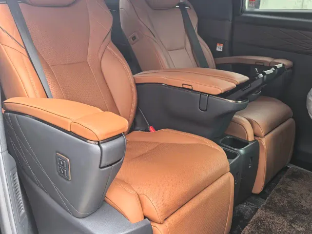 Toyota Vellfire — Фото автомобиля 5