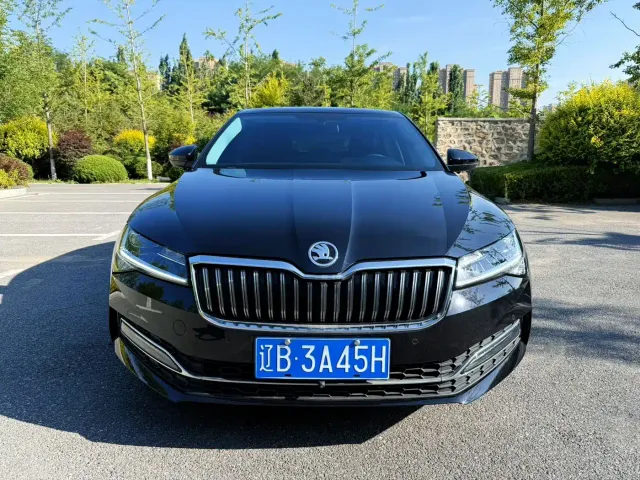 Skoda Superb — Фото автомобиля 2