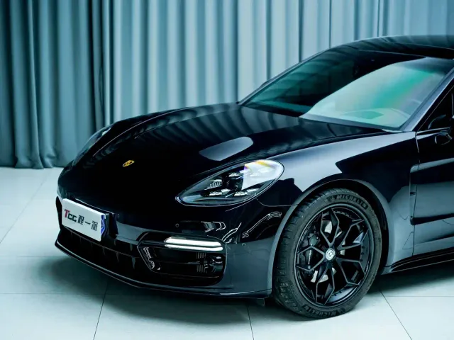 Porsche Panamera — Фото автомобиля 3
