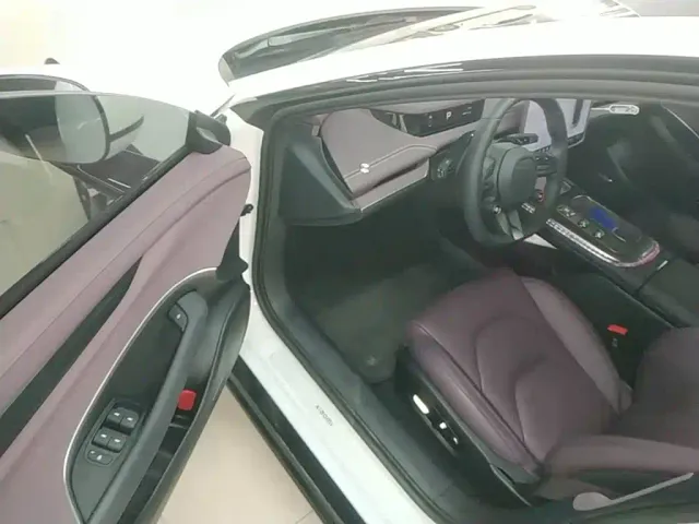 Xiaomi SU7 — Фото автомобиля 15