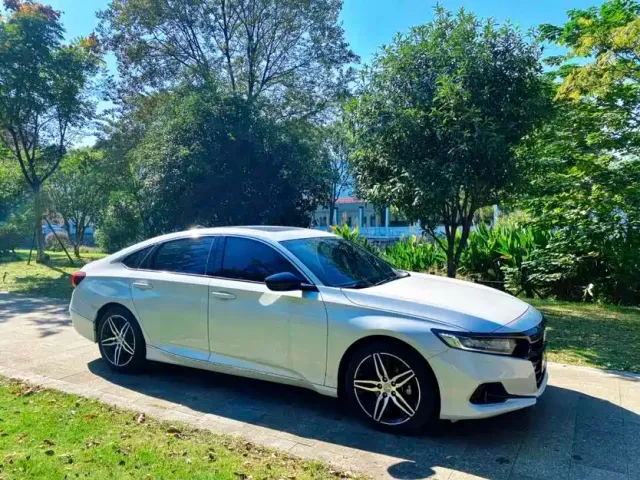 Honda Accord — Фото автомобиля 3