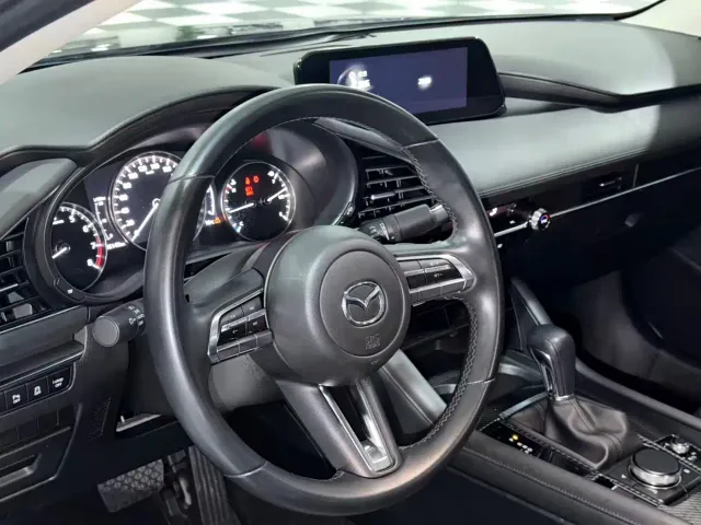 Mazda Axela — Фото автомобиля 9