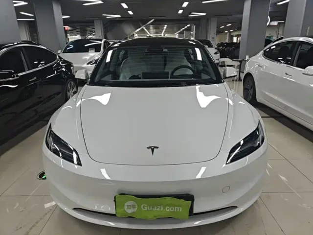 Tesla Model 3 — Фото автомобиля 2
