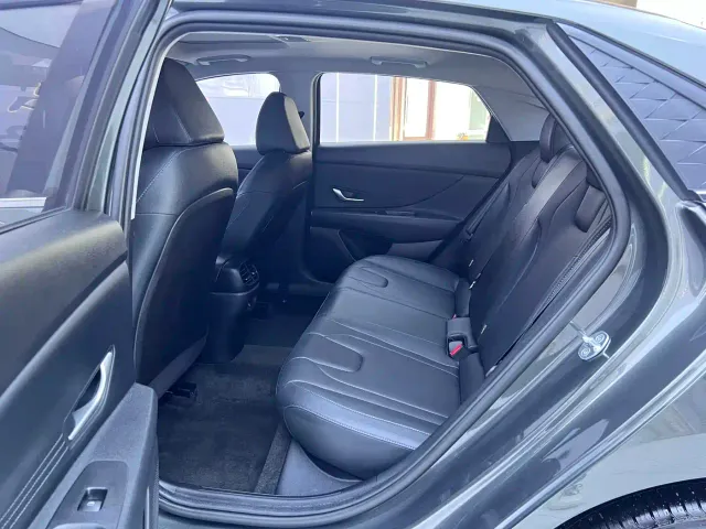 Hyundai Elantra — Фото автомобиля 12