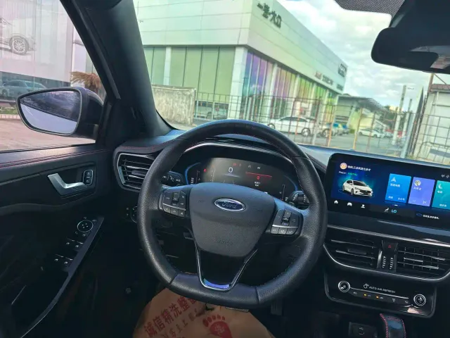 Ford Focus — Фото автомобиля 21