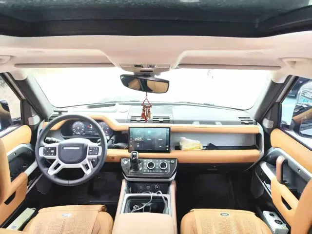 Land Rover Defender — Фото автомобиля 5