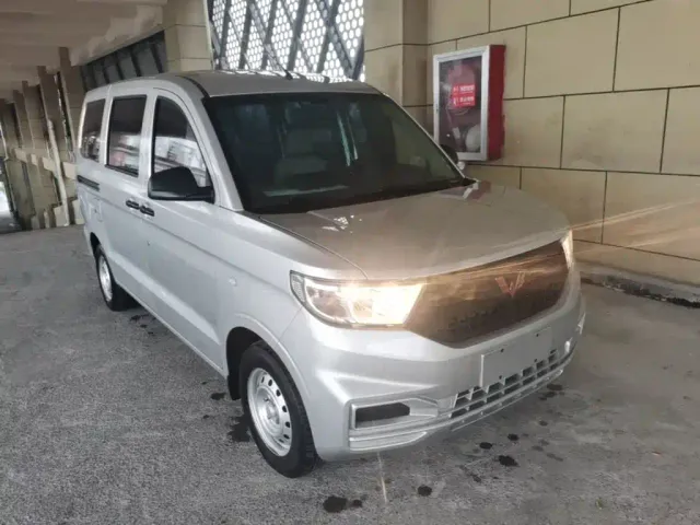 Wuling Hongguang V — Фото автомобиля 3