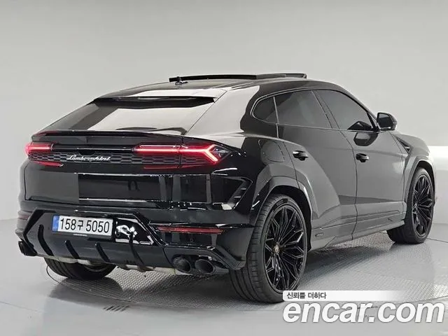 Lamborghini Urus — Фото автомобиля 4