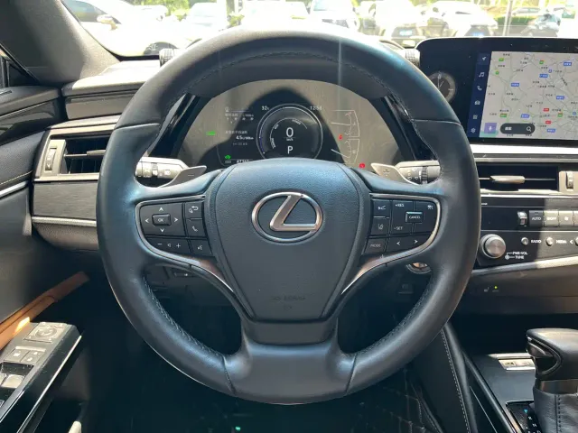 Lexus ES — Фото автомобиля 15