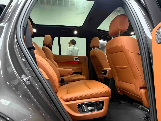 Li Auto L8 — Фото автомобиля 8