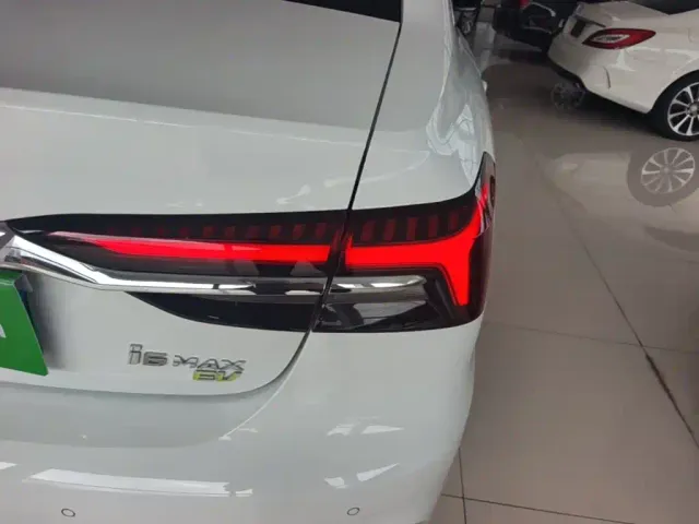 Roewe i6 MAX EV — Фото автомобиля 7