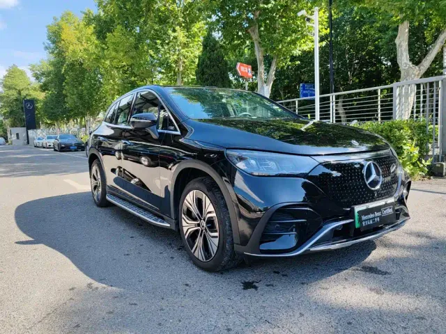 Mercedes-Benz EQE SUV — Фото автомобиля 3