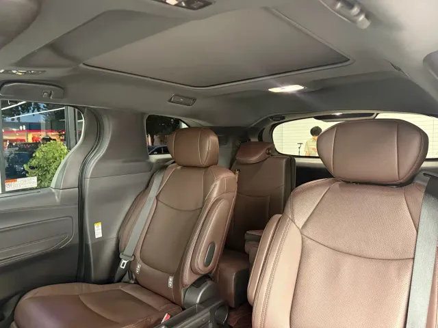 Toyota Sienna — Фото автомобиля 14