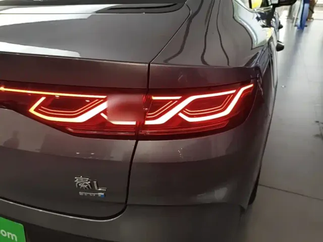 BYD Qin L — Фото автомобиля 7