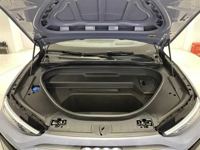 Audi Q6L e-tron — Фото автомобиля 9