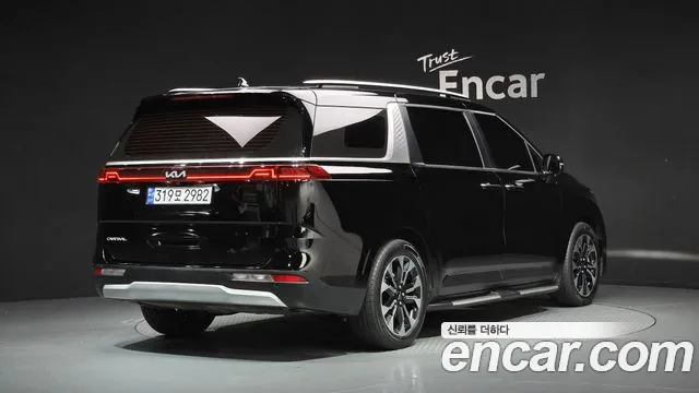 Kia Carnival Generation 4 — Фото автомобиля 2