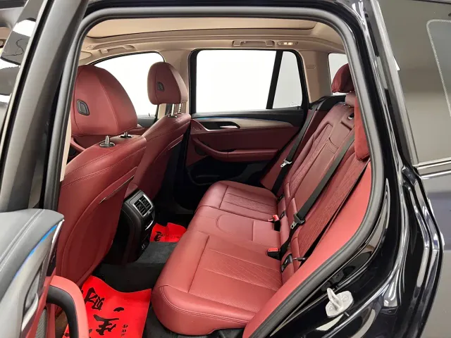 BMW iX3 — Фото автомобиля 16