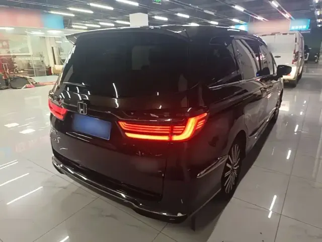 Honda Elysion — Фото автомобиля 6