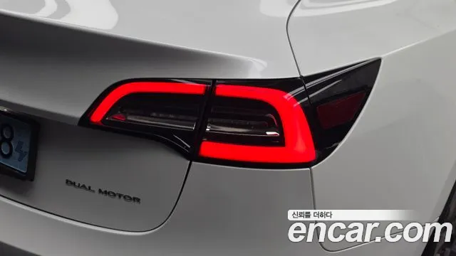 Tesla Model 3 — Фото автомобиля 8