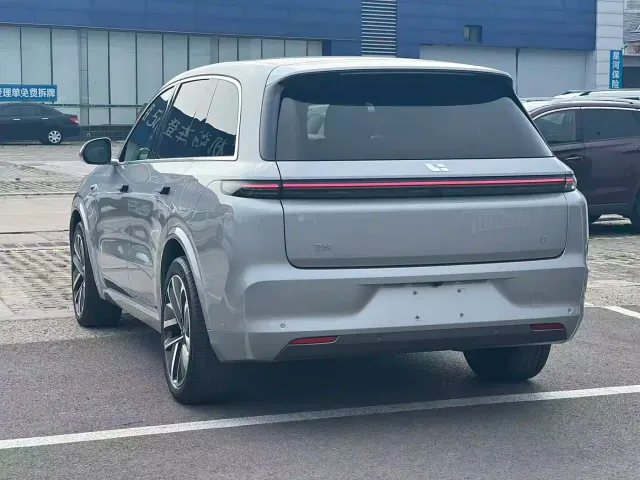 Li Auto L8 — Фото автомобиля 10