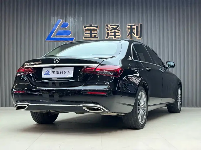 Mercedes-Benz E-Class — Фото автомобиля 3