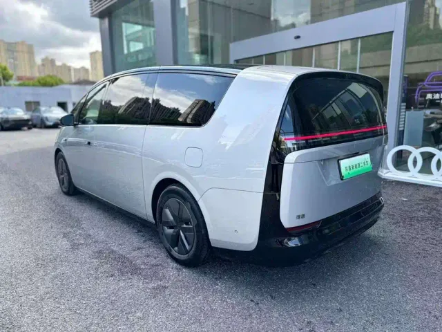 Li Auto MEGA — Фото автомобиля 5