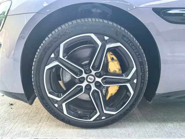 Xiaomi SU7 — Фото автомобиля 21