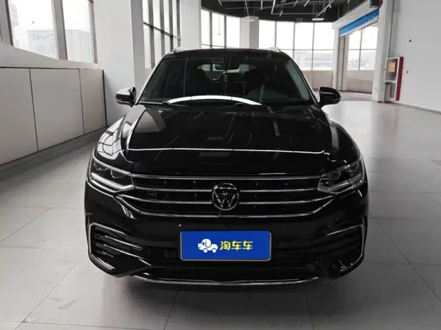 Volkswagen Tiguan L — Фото автомобиля 2